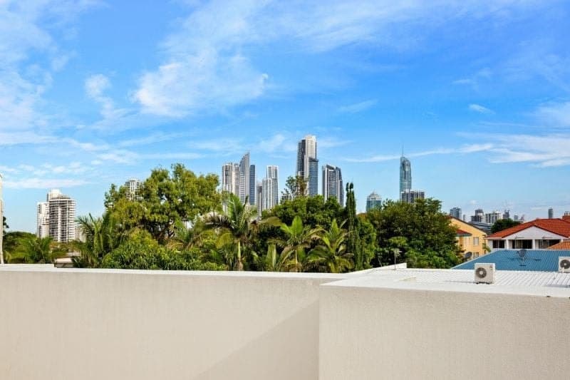6/134 Stanhill Drive, Chevron Island - Image 1