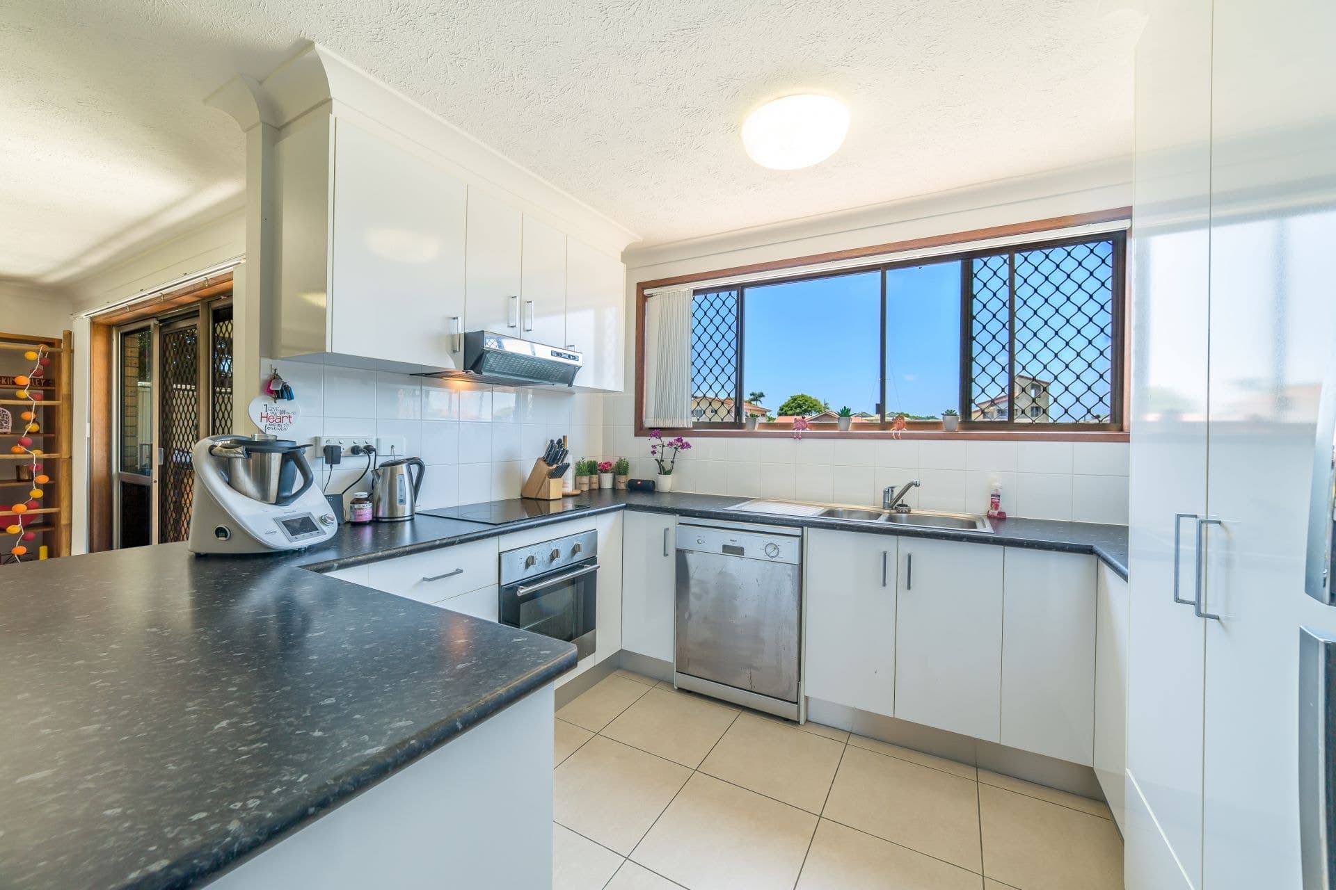 101 Bayview Street, Runaway Bay - Thumbnail 5
