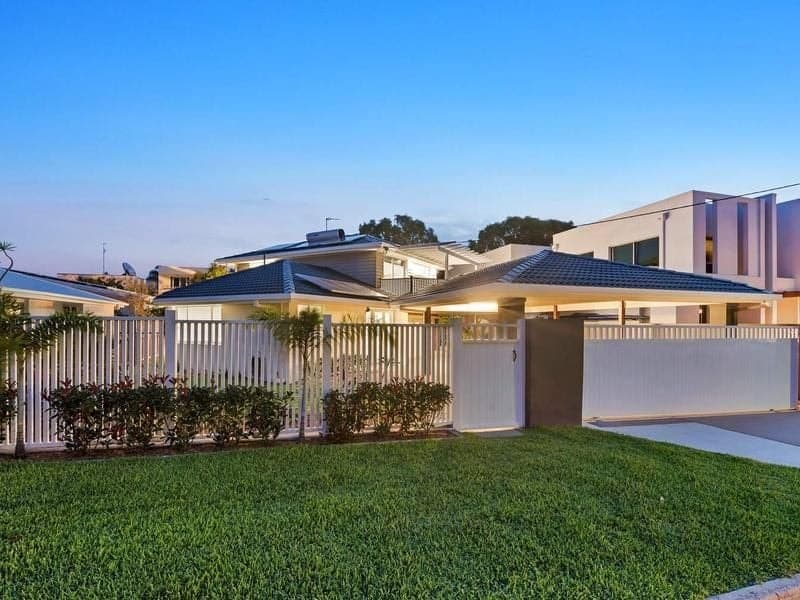 16 Yacht Street, Southport - Image 1