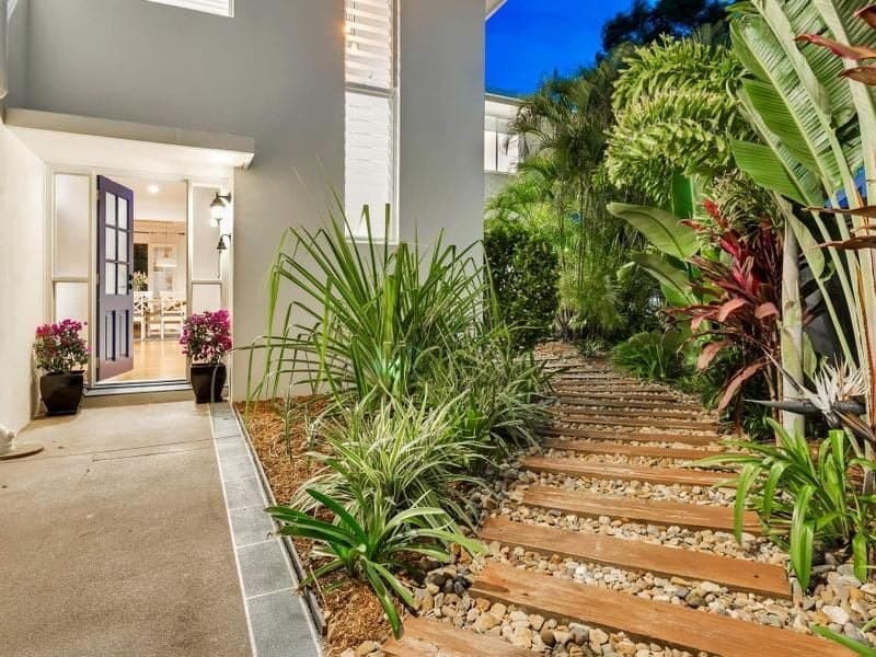 16 Yacht Street, Southport - Thumbnail 2