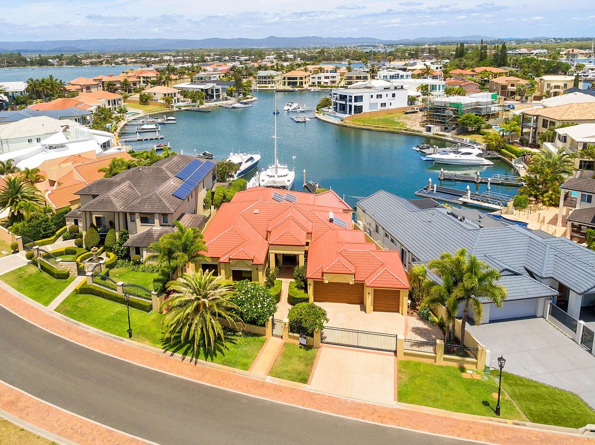 26 King Arthurs Court, Sovereign Islands - Thumbnail 2