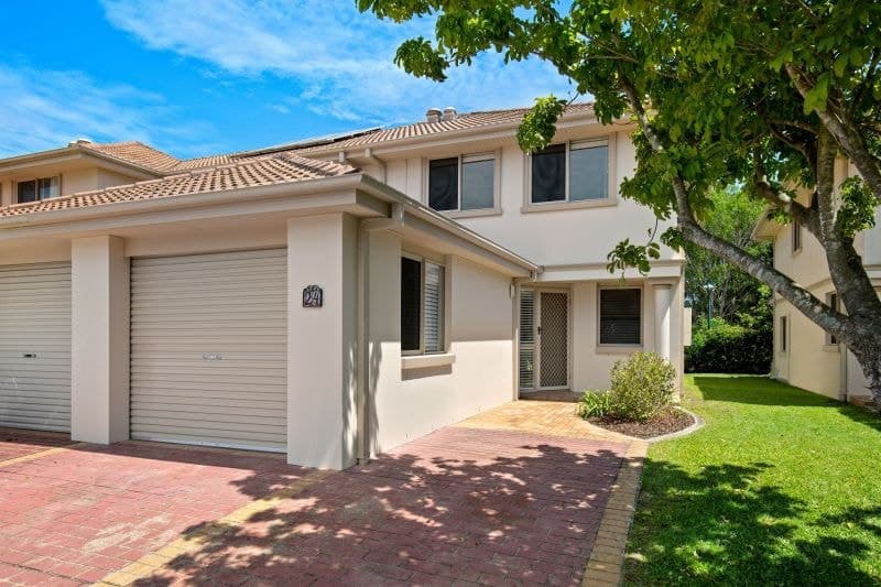 24/5 Bronberg Court, Southport - Image 1