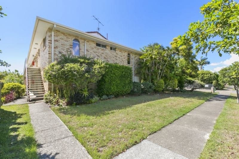 1/10 Christina Court, Mermaid Waters - Image 1