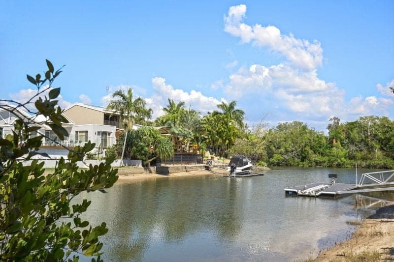 8 Monterey Court, Broadbeach Waters - Thumbnail 2