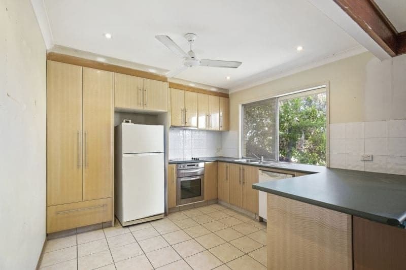 8 Monterey Court, Broadbeach Waters - Thumbnail 4