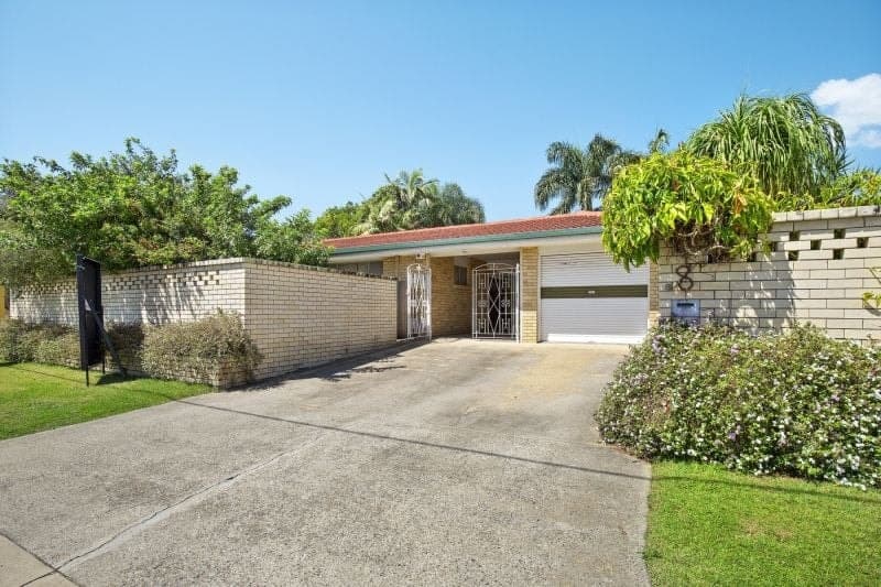 8 Monterey Court, Broadbeach Waters - Thumbnail 6