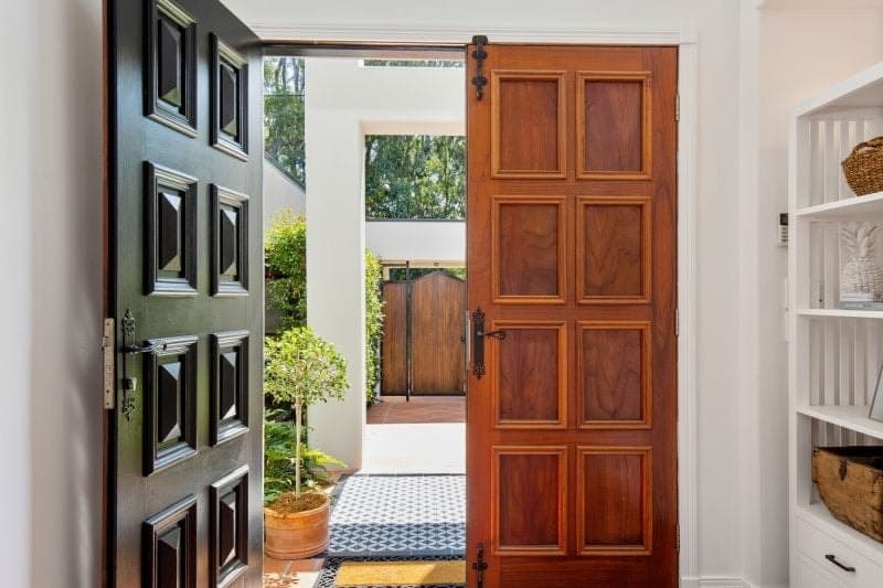 74 Slatyer Avenue, Bundall - Thumbnail 3