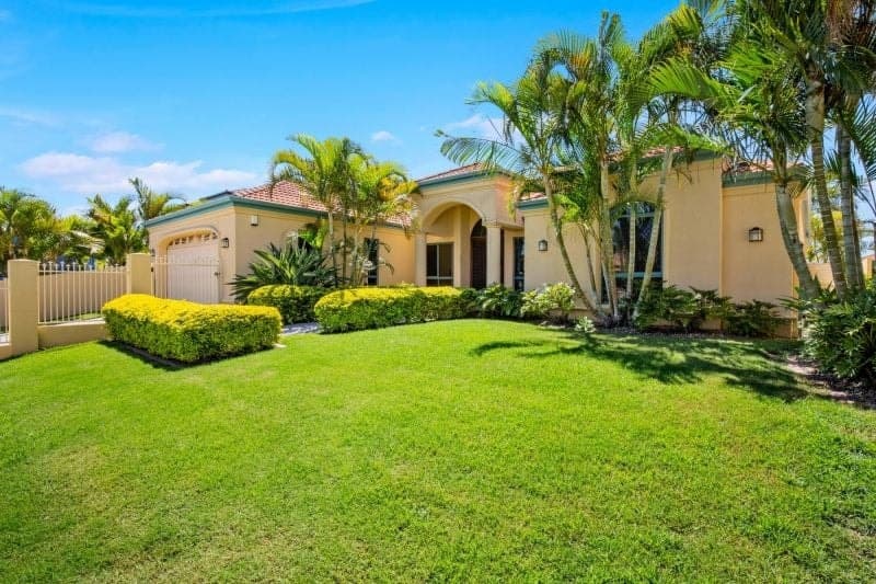 54 Deborah Avenue, Benowa Waters - Thumbnail 2