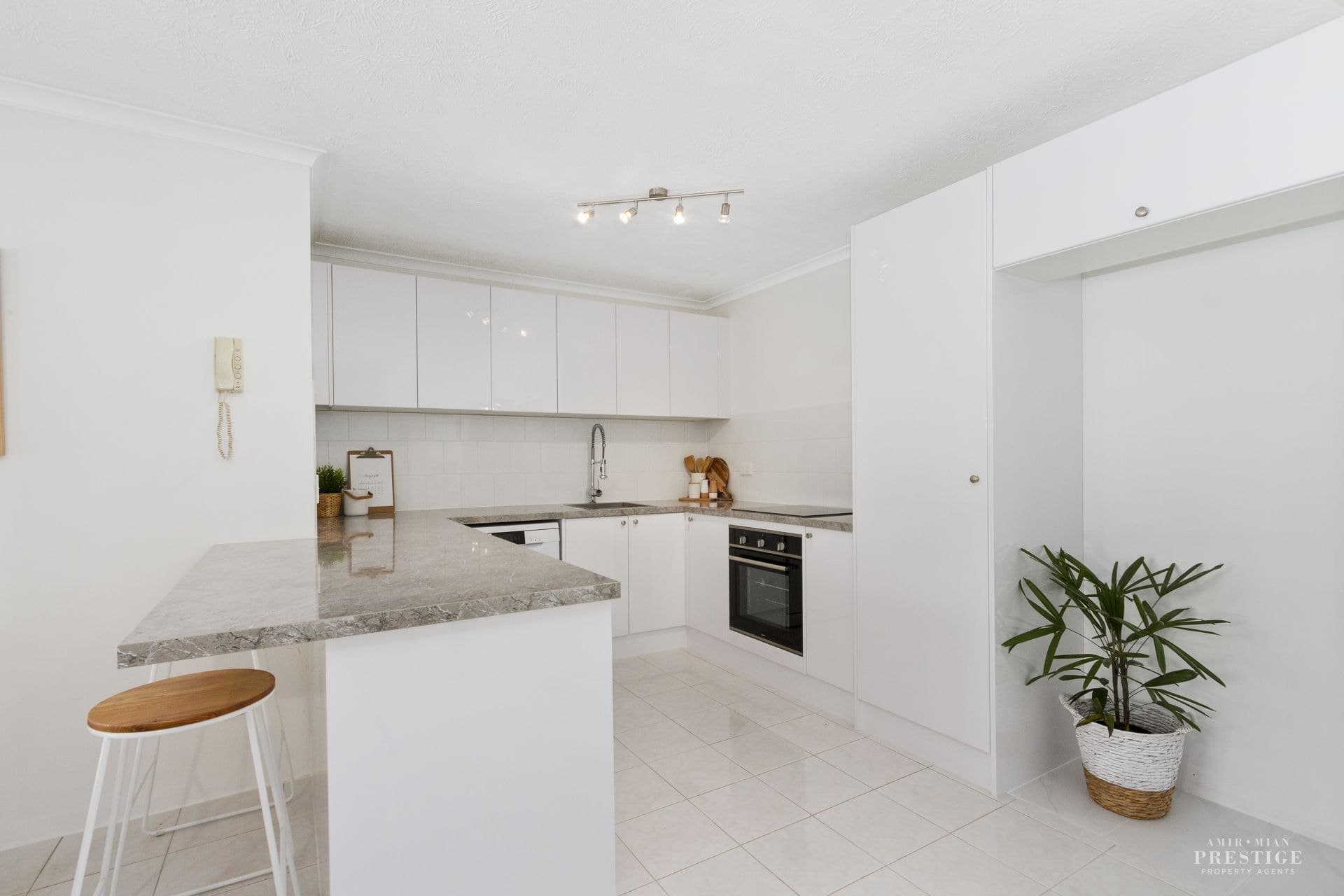 7/9 Bradford Street, Labrador - Thumbnail 3