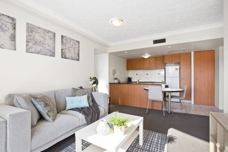 405/2988 Surfers Paradise Boulevard, Surfers Paradise - Thumbnail 5