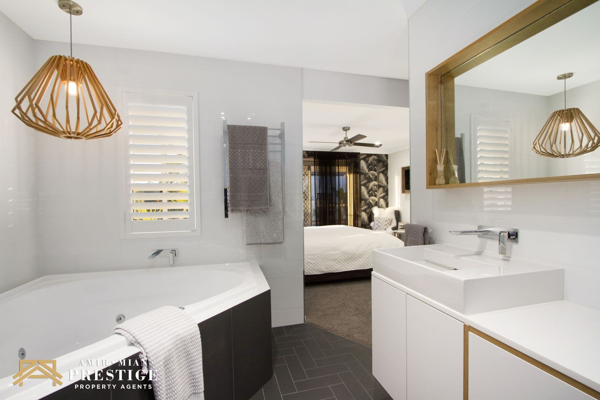 93 PEBBLE BEACH Drive, Runaway Bay - Thumbnail 6