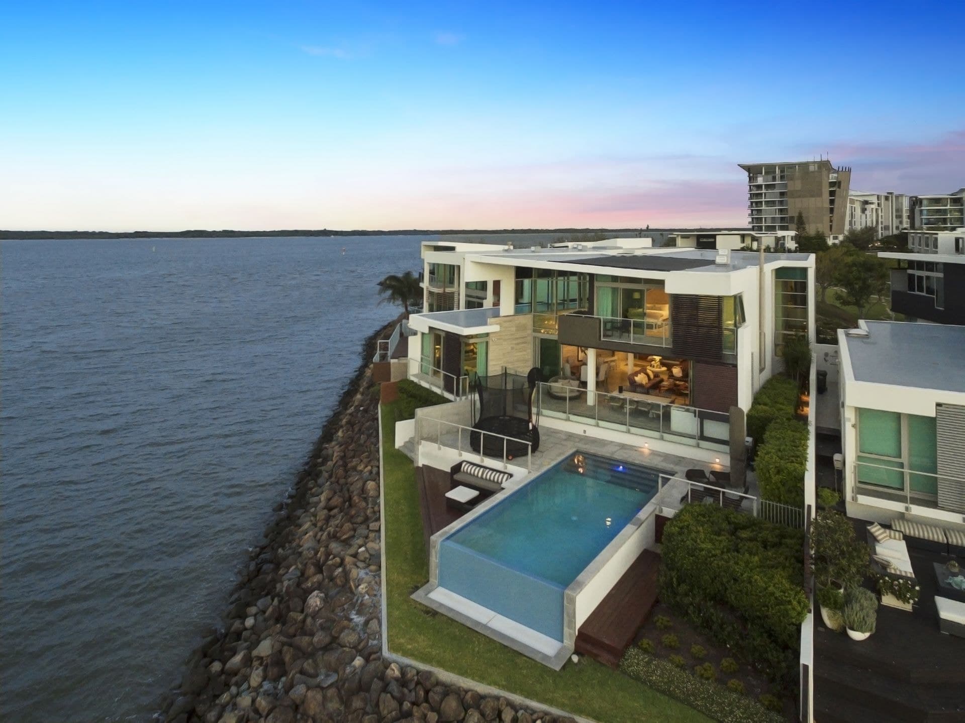 13 Ephraim Island Parade, Paradise Point - Image 1