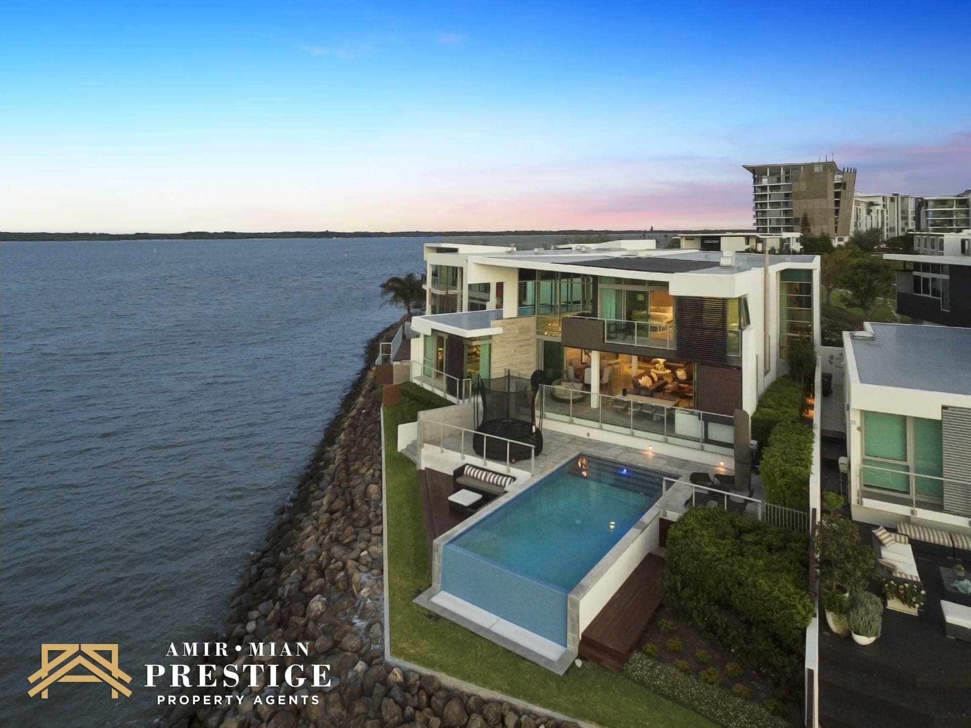 13 Ephraim Island Parade, Paradise Point - Thumbnail 2
