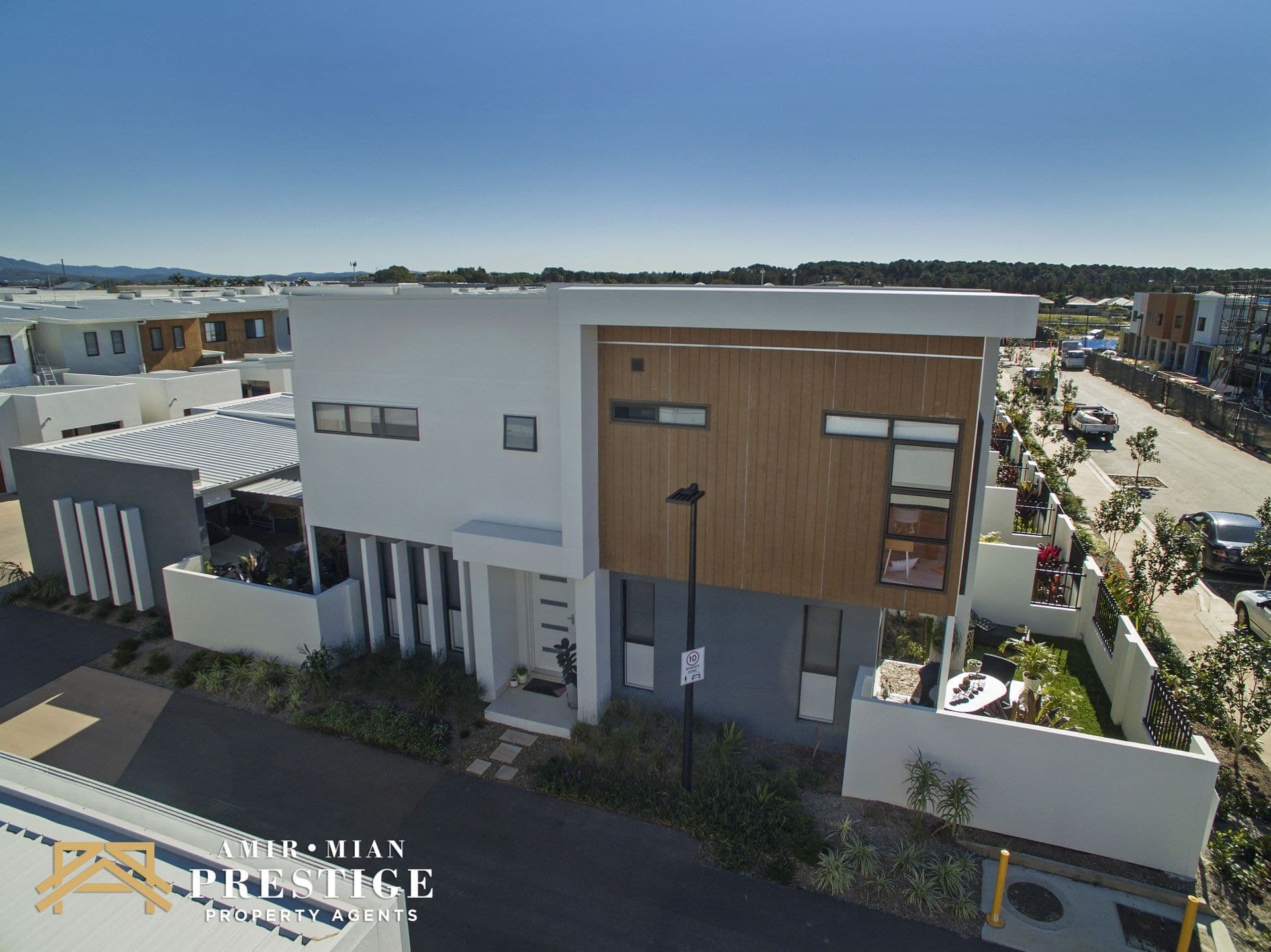 1 Mayfair Lane, Hope Island - Thumbnail 5