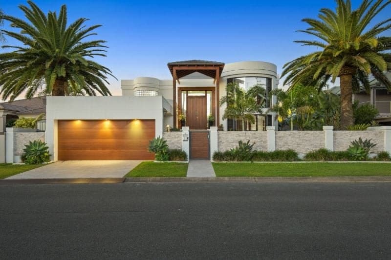 25 Montevideo Drive, Clear Island Waters - Thumbnail 2