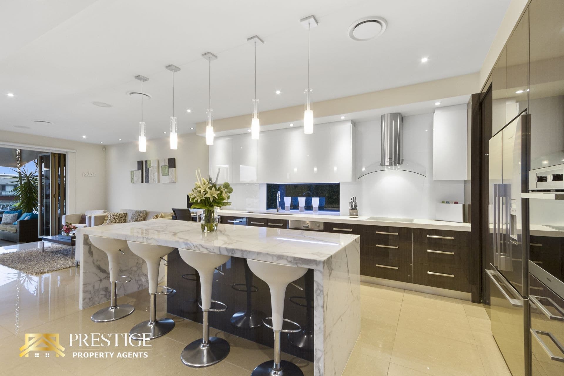 21 King Charles Drive, Sovereign Islands - Thumbnail 2