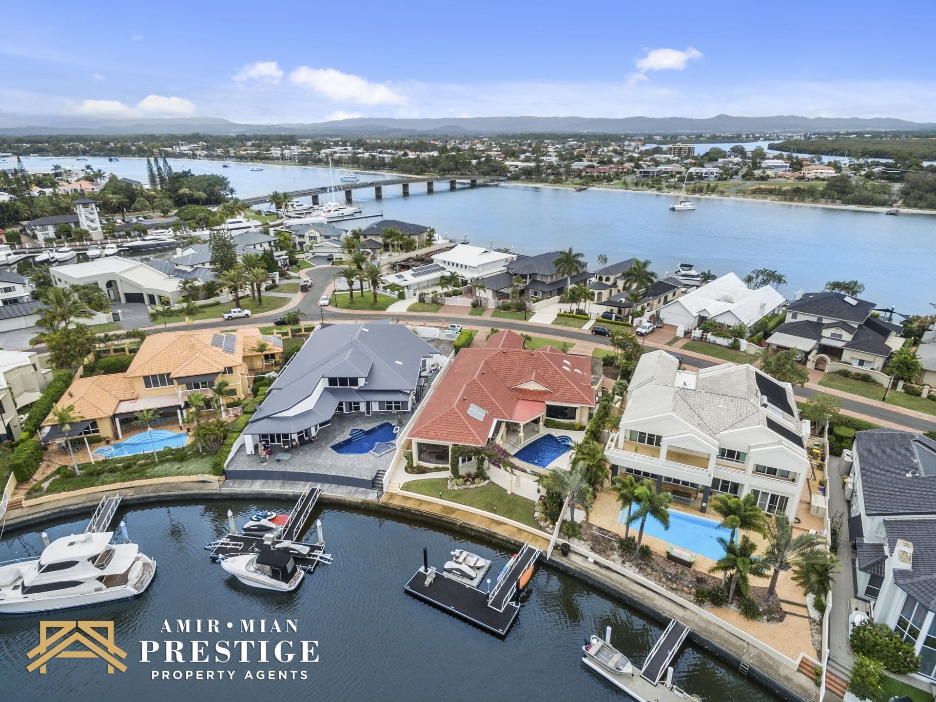 9 Excalibur Court, Sovereign Islands - Thumbnail 2