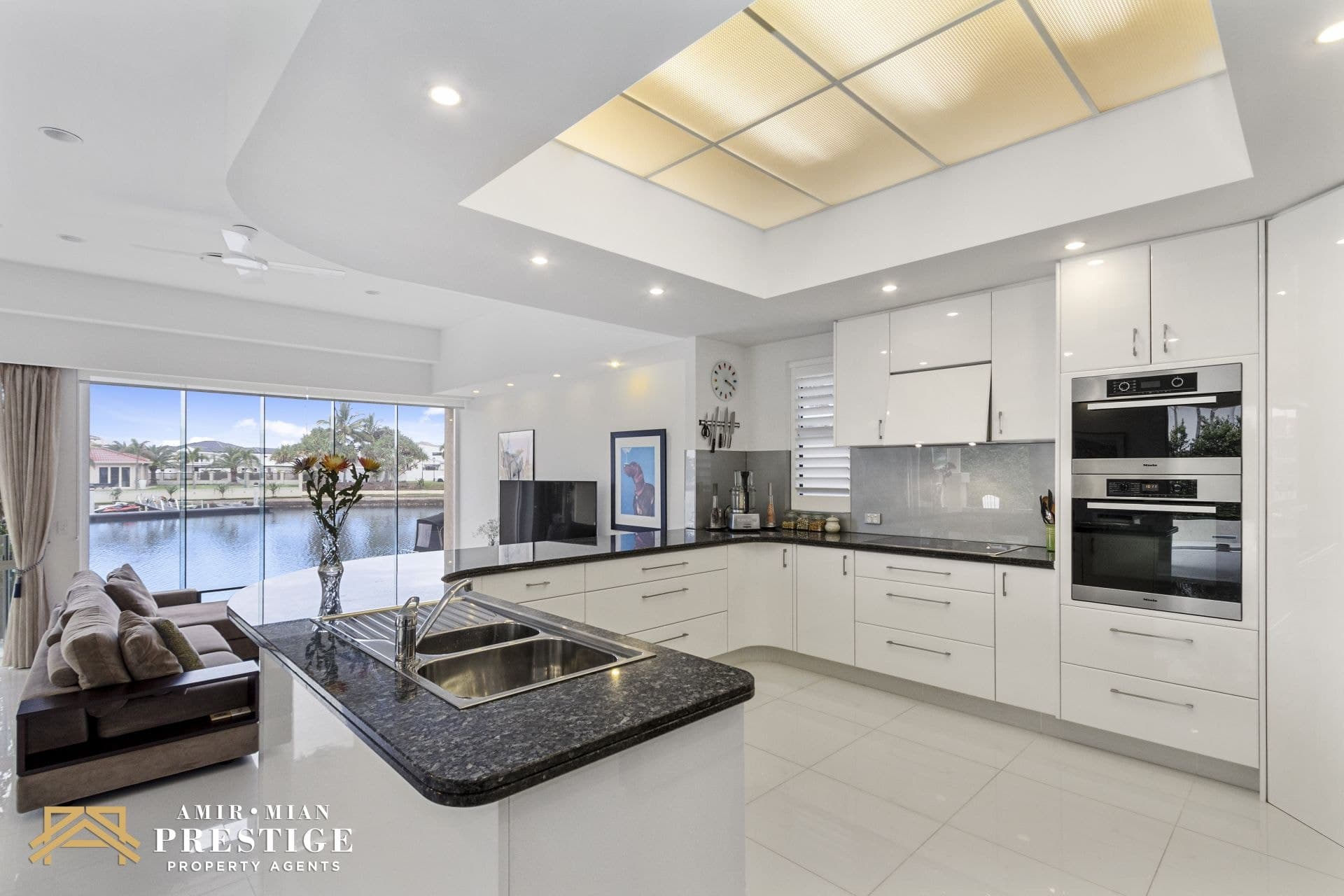 9 Excalibur Court, Sovereign Islands - Thumbnail 4