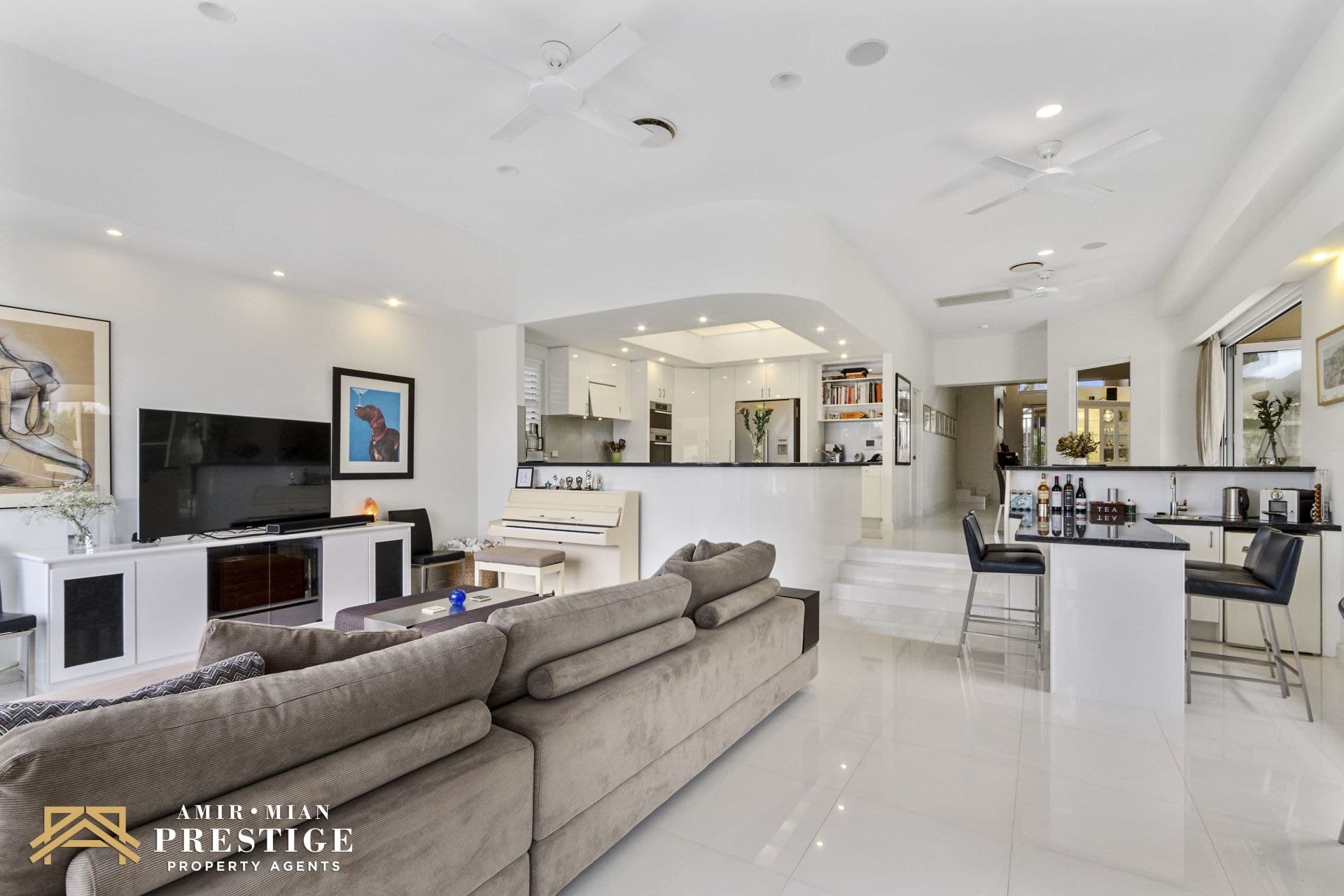 9 Excalibur Court, Sovereign Islands - Thumbnail 5