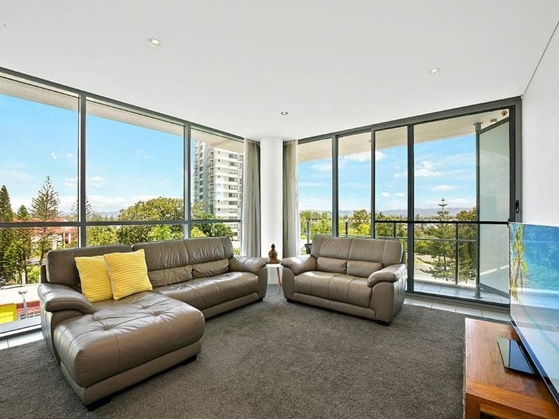 305/3018 Surfers Paradise Boulevard, Surfers Paradise - Thumbnail 2