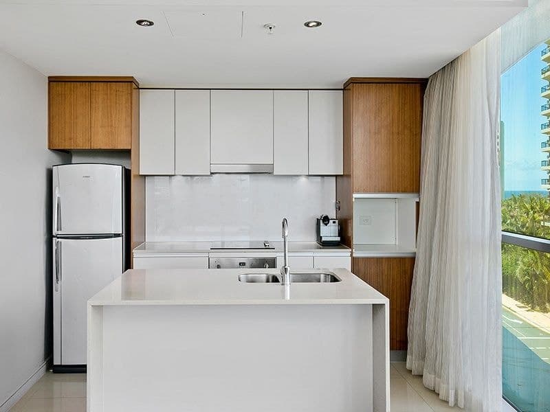 305/3018 Surfers Paradise Boulevard, Surfers Paradise - Thumbnail 3