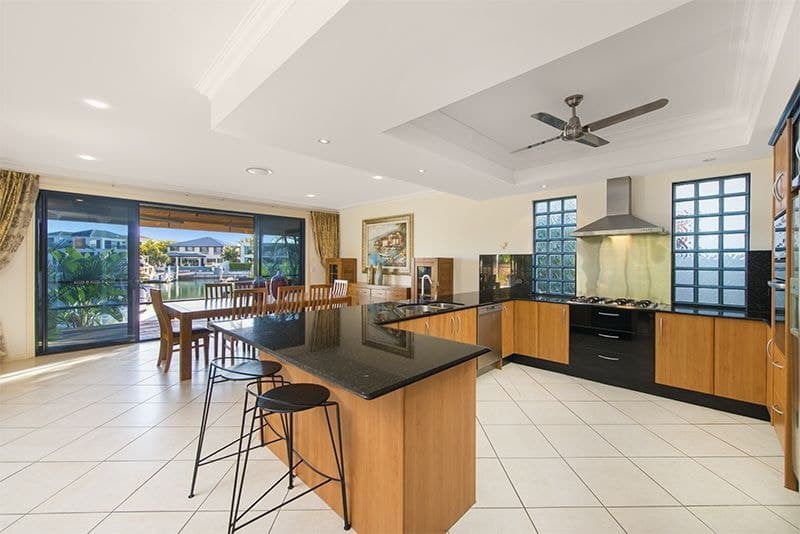 17 King Charles Drive, Sovereign Islands - Thumbnail 6