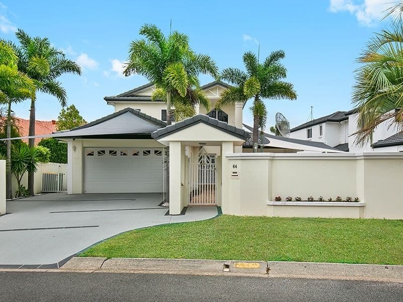 64 Pebble Beach Drive, Runaway Bay - Image 1