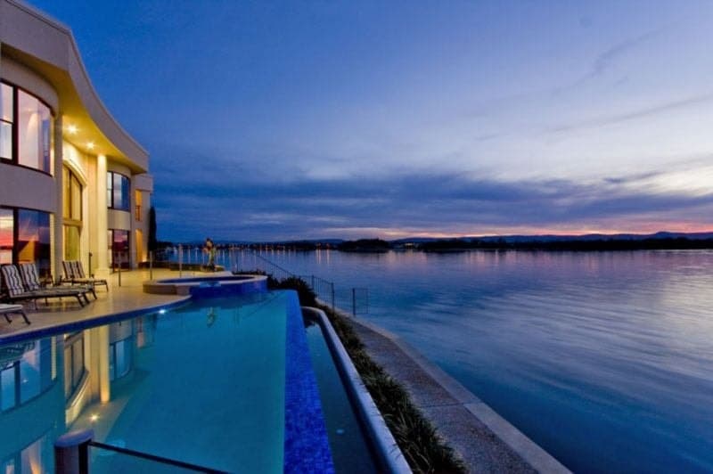 19 Queen Anne Court, Sovereign Islands - Thumbnail 2