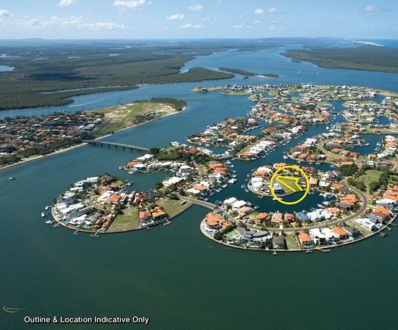10-12 Queen Guineveres Place, Sovereign Islands - Thumbnail 4