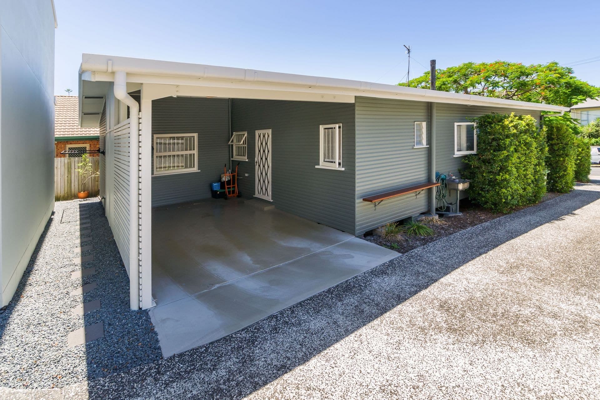 1/6 Wynflo Street, Labrador - Image 1