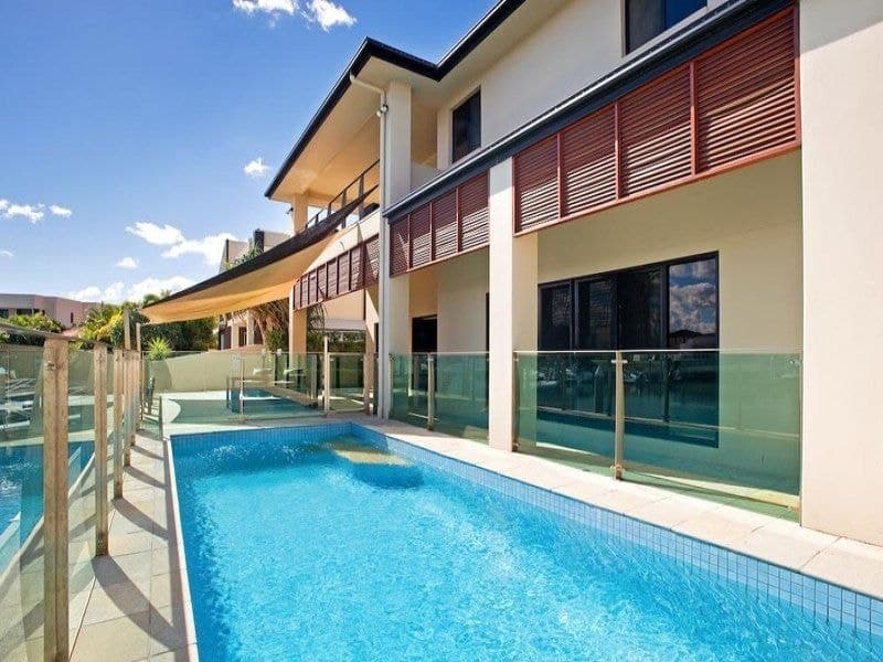 23 King Charles Drive, Sovereign Islands - Thumbnail 3
