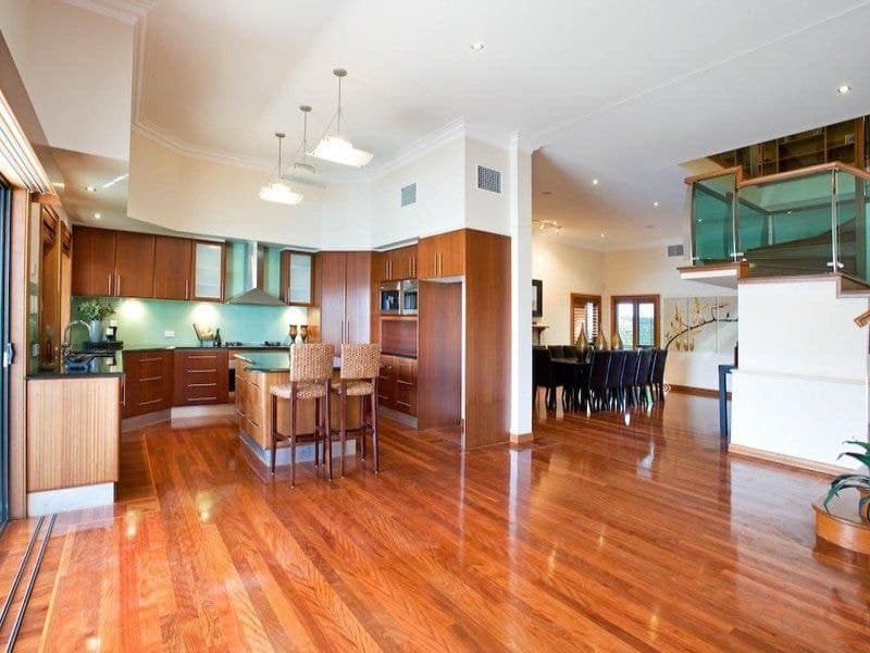 23 King Charles Drive, Sovereign Islands - Thumbnail 4