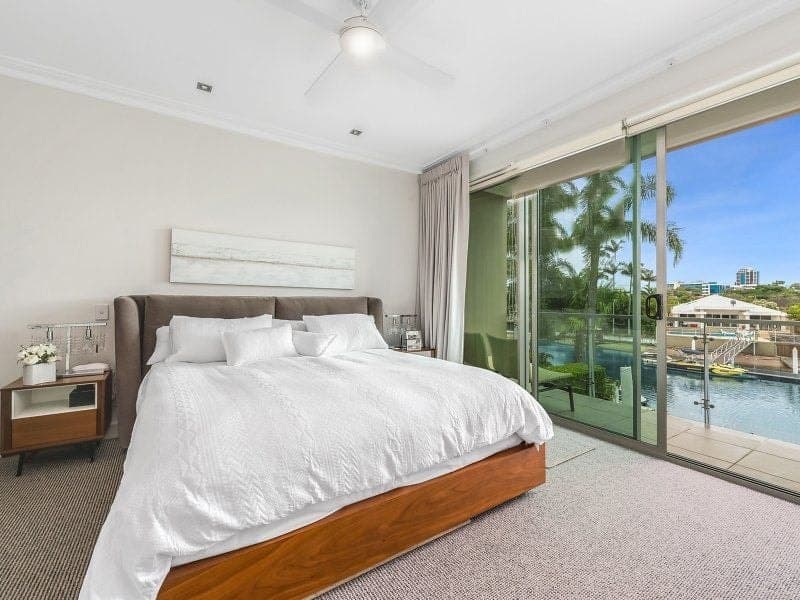 11A Vespa Crescent, Bundall - Image 1