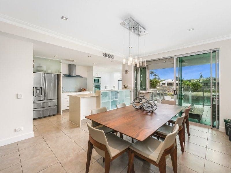 11A Vespa Crescent, Bundall - Thumbnail 3