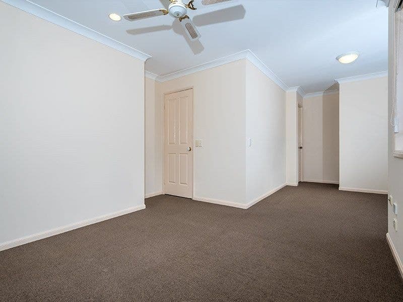 4/18 Charlton Street, Southport - Thumbnail 6