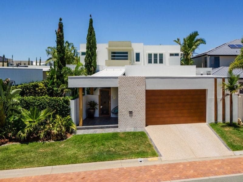 6 Kensington Mews, Sovereign Islands - Thumbnail 2