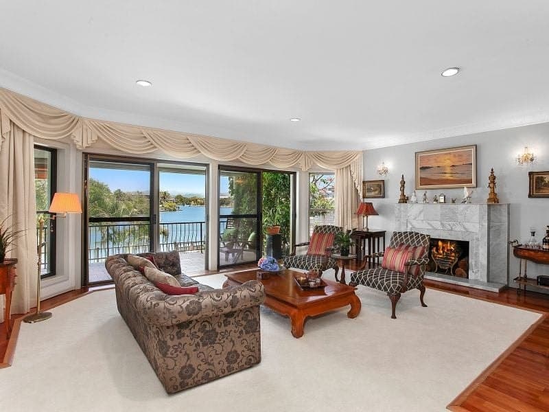 19 Donegal Crescent, Bundall - Thumbnail 2