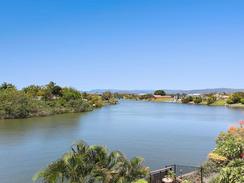 19 Donegal Crescent, Bundall - Thumbnail 4