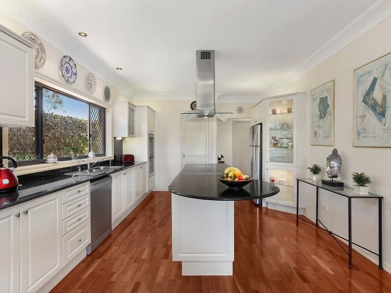19 Donegal Crescent, Bundall - Thumbnail 5