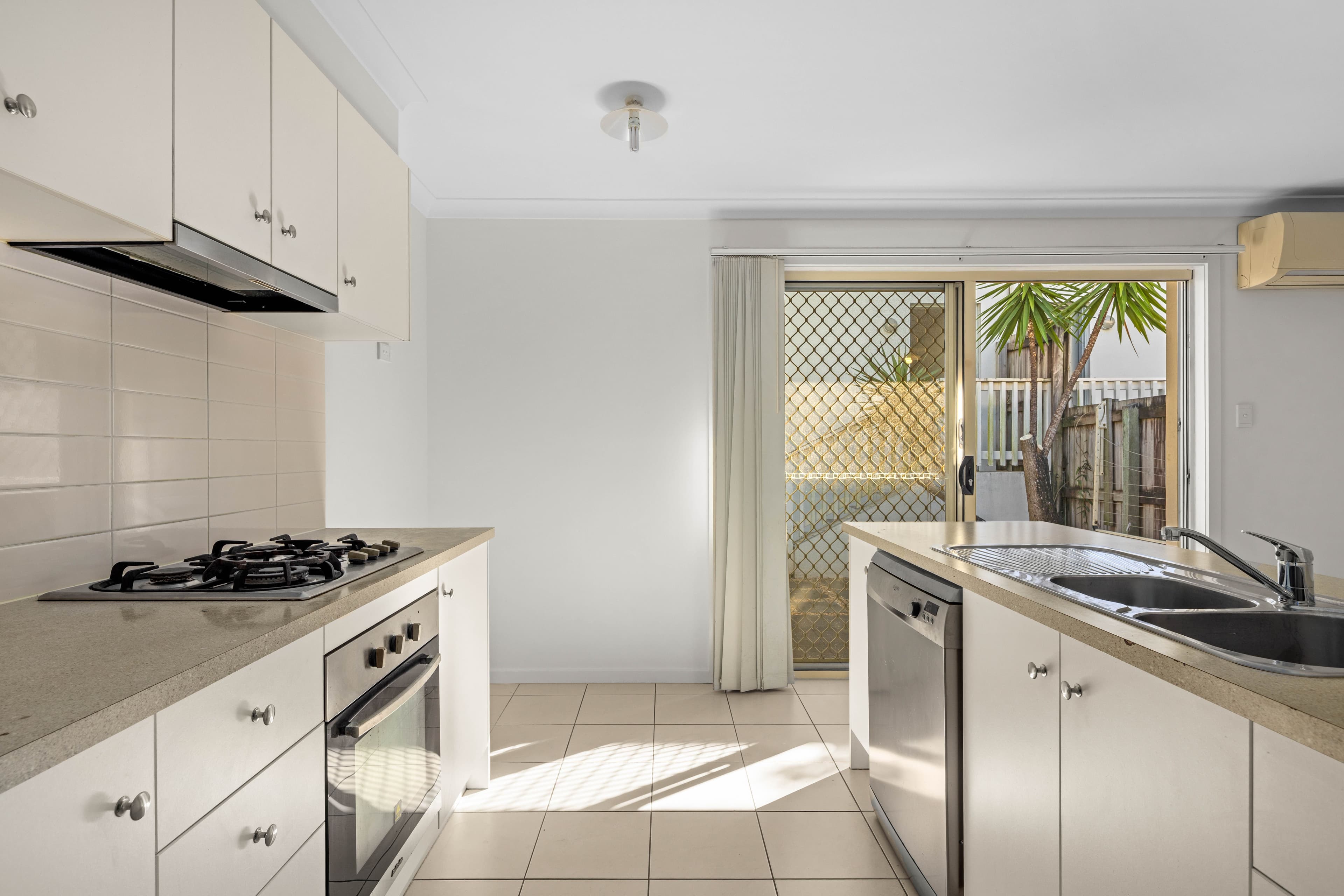2/30 Seashell Avenue, Coomera QLD 4209, Coomera - Thumbnail 3