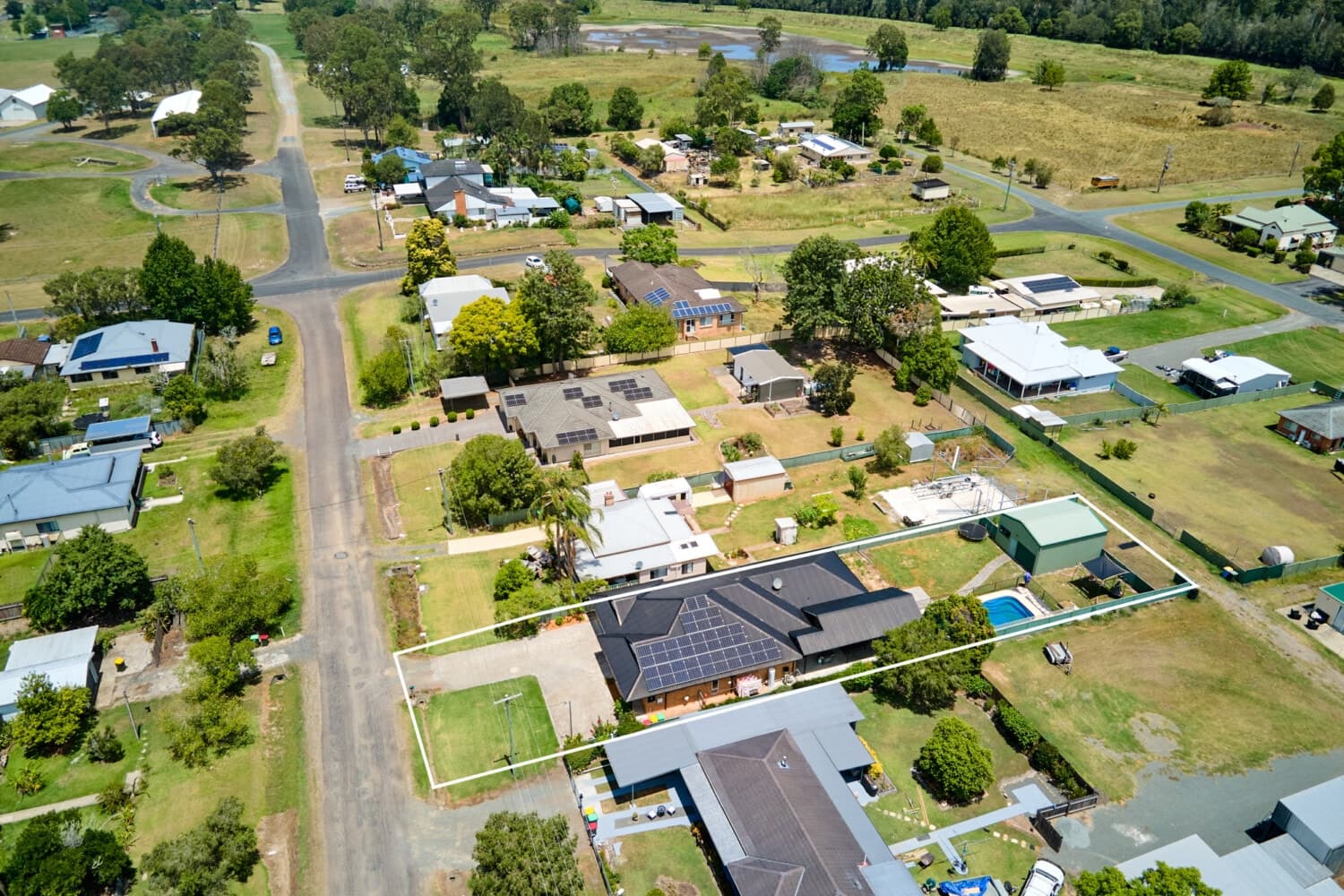 B_115 “Classy 5 Bed Repainted, Restyled, Refreshed”, Bulahdelah - Image 1