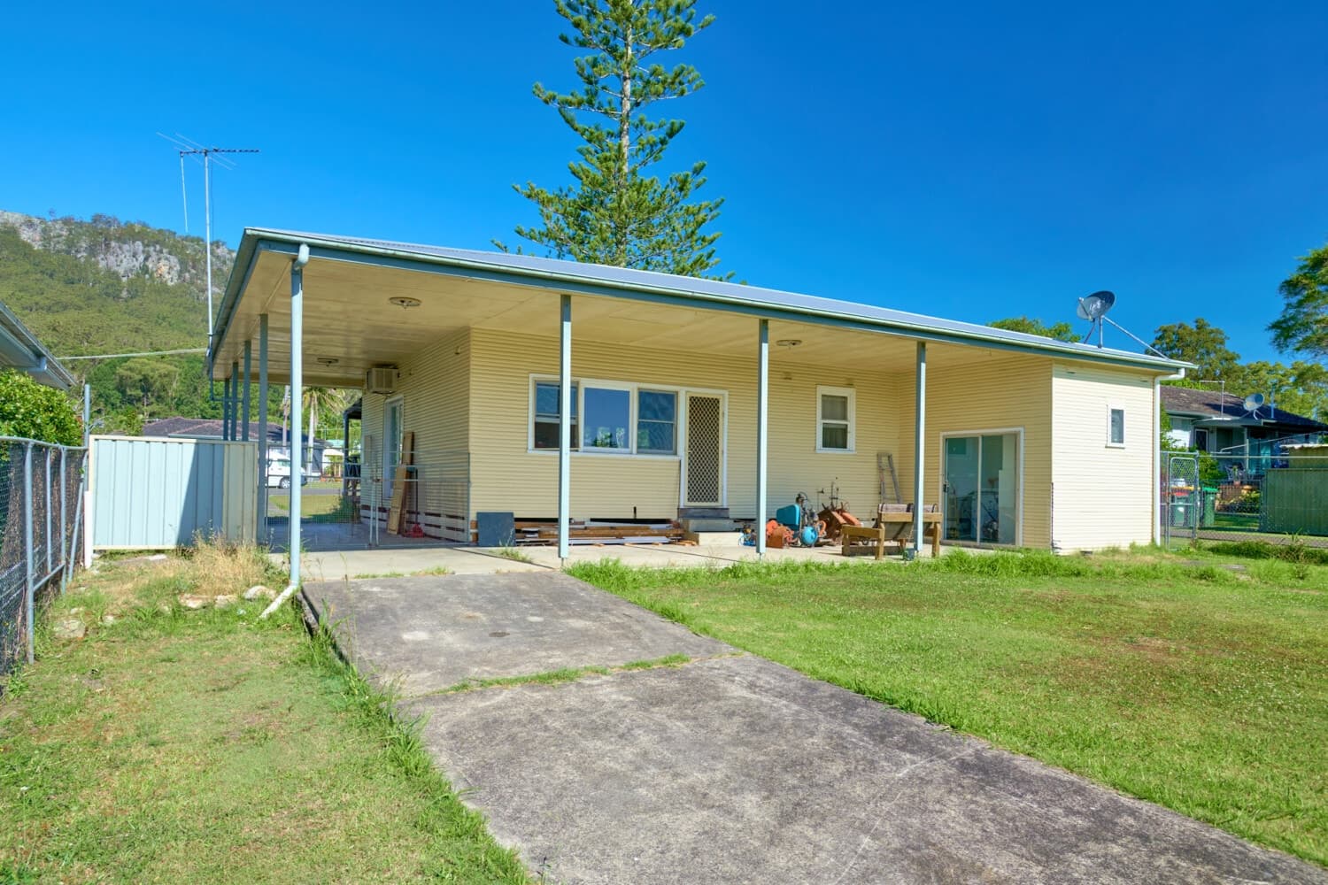 ~ GREAT LOCATION, IN NEED OF A FINISH ON RENOVATION ~, Bulahdelah - Thumbnail 2