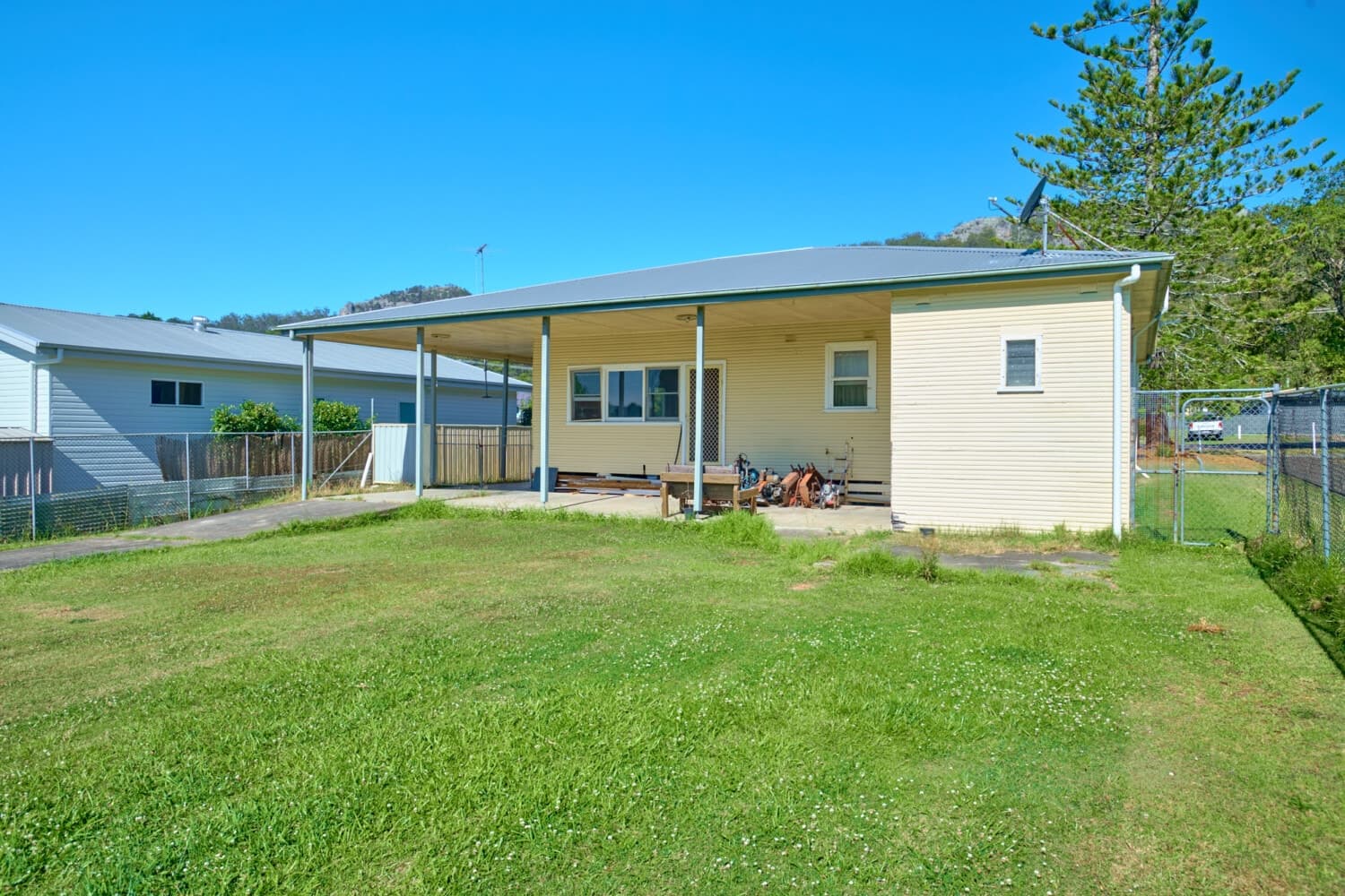 ~ GREAT LOCATION, IN NEED OF A FINISH ON RENOVATION ~, Bulahdelah - Thumbnail 4