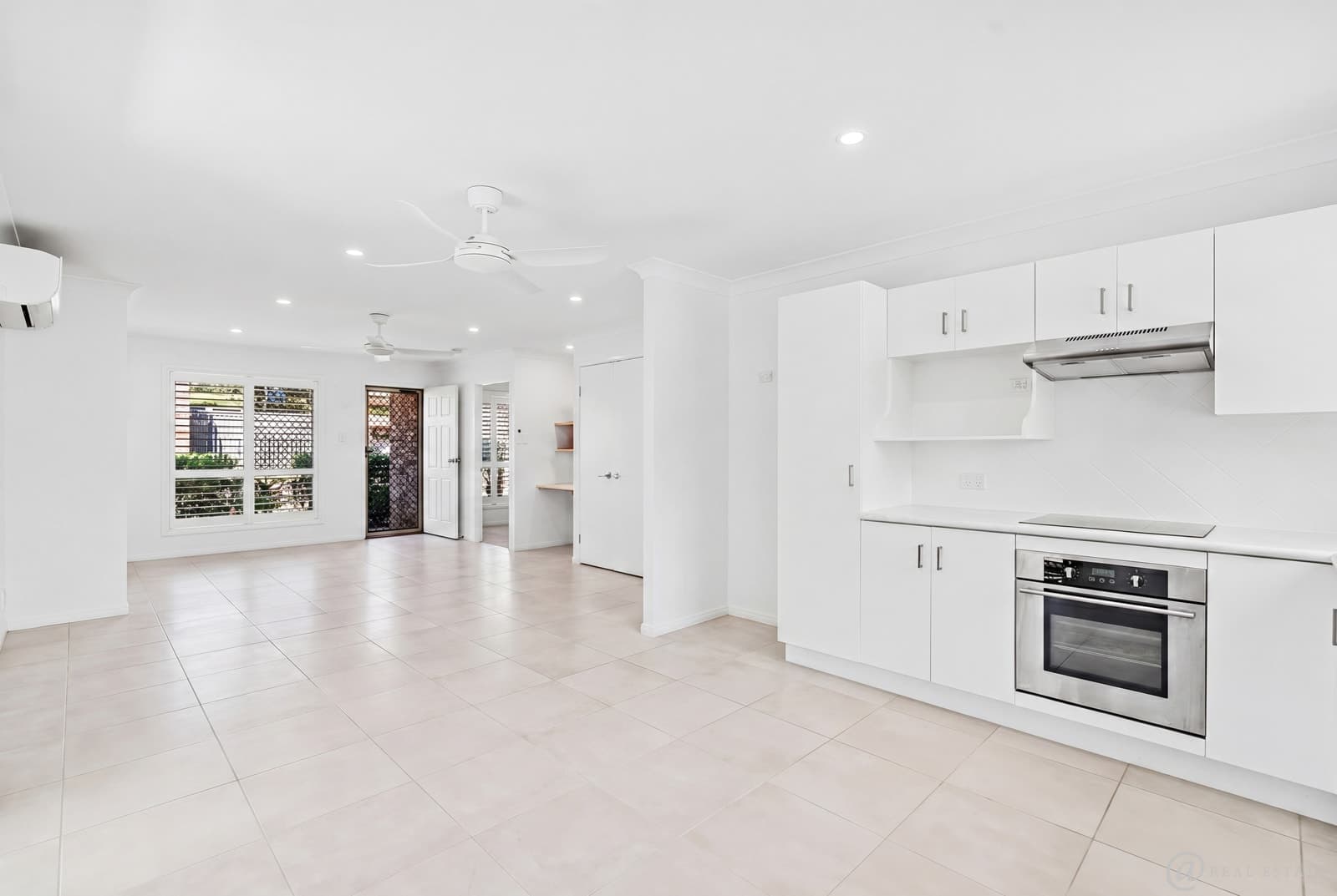 3 / 24 Gregory Street, COOEE BAY, Cooee Bay - Thumbnail 3