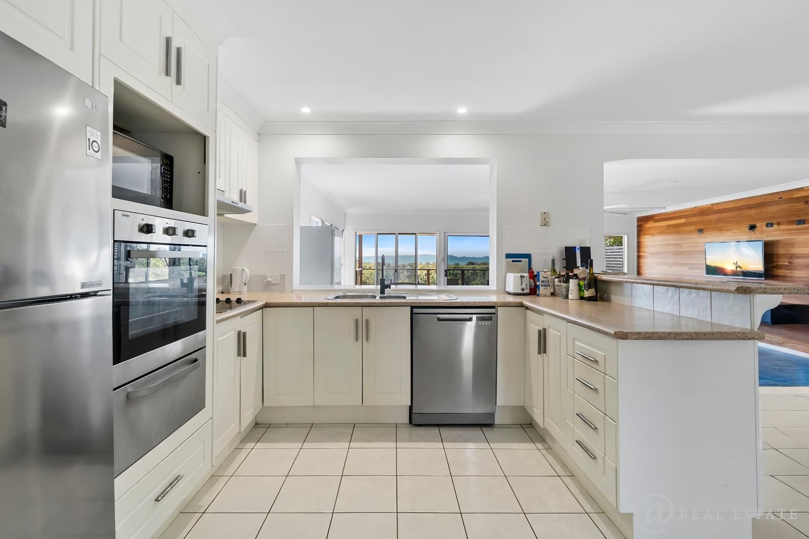 6 Macaulay Way, PACIFIC HEIGHTS, Pacific Heights - Thumbnail 3