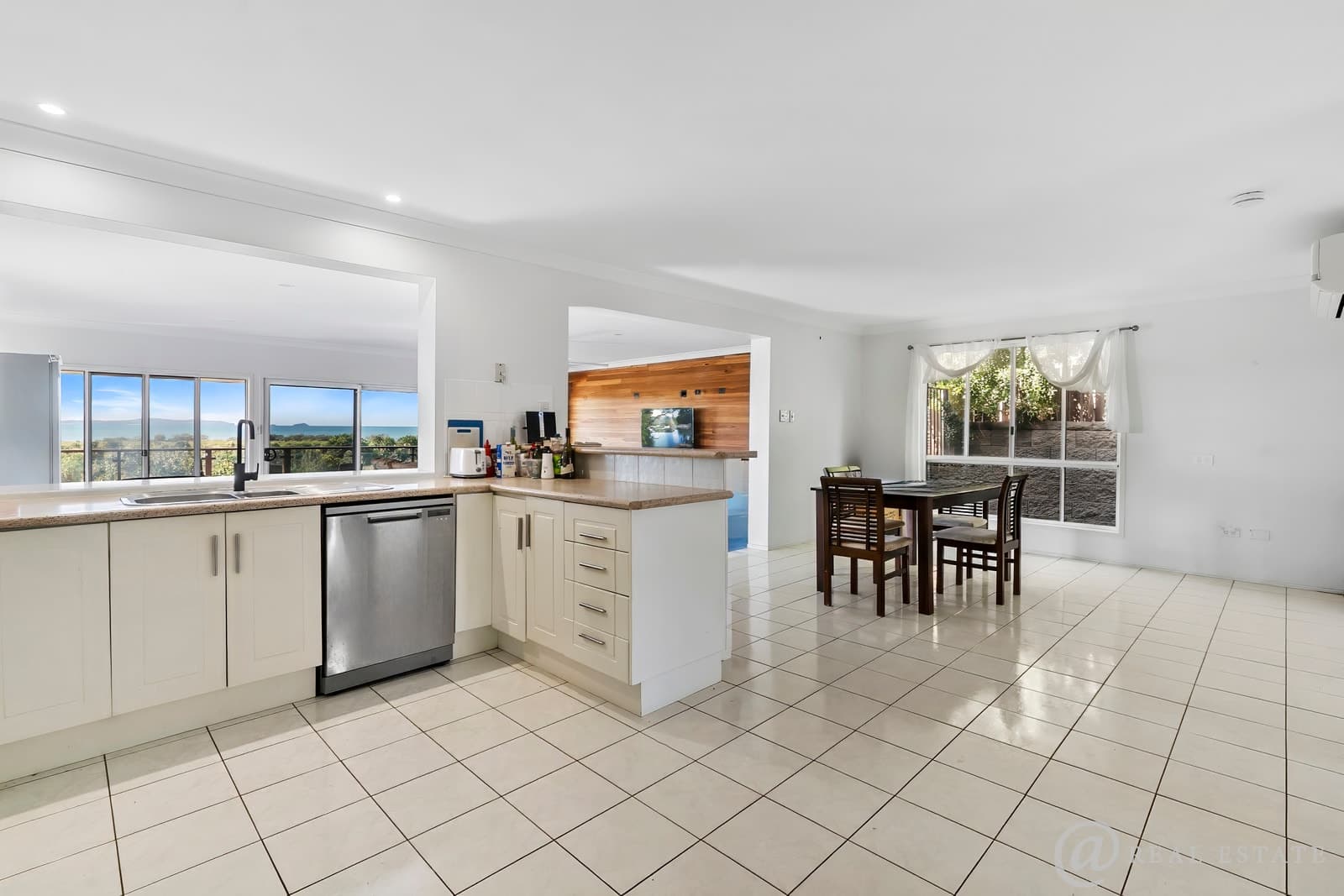 6 Macaulay Way, PACIFIC HEIGHTS, Pacific Heights - Thumbnail 4
