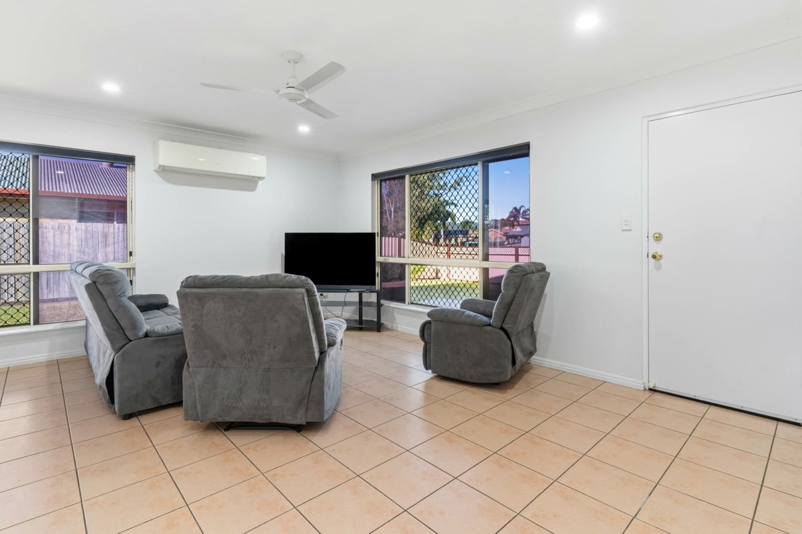 20 Kawana Close, KAWANA, Kawana - Thumbnail 3