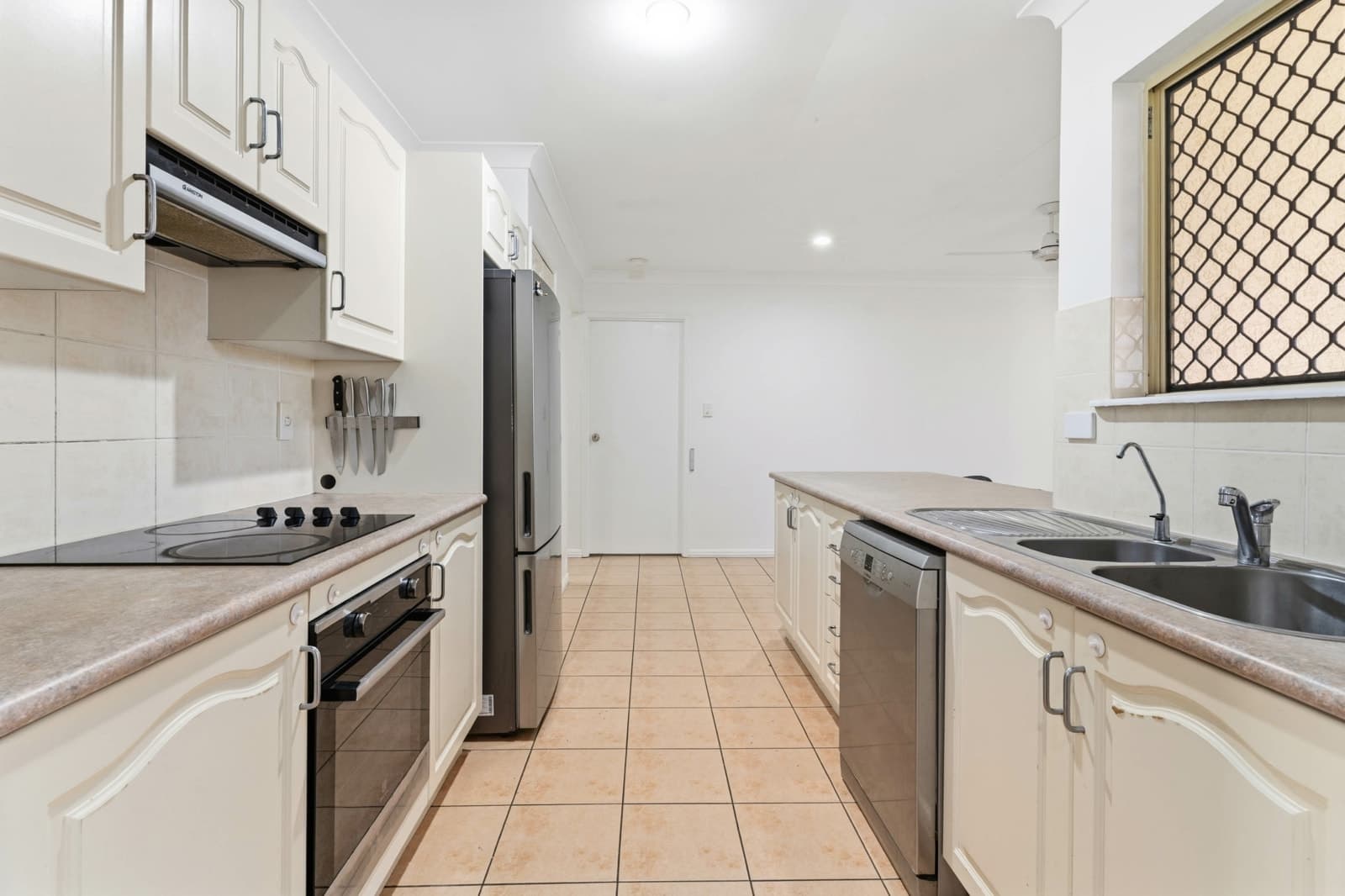 20 Kawana Close, KAWANA, Kawana - Thumbnail 5