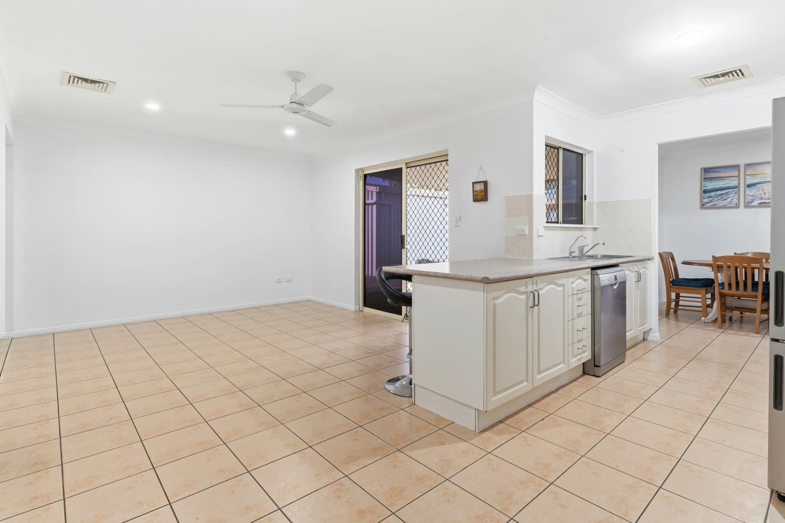 20 Kawana Close, KAWANA, Kawana - Thumbnail 6