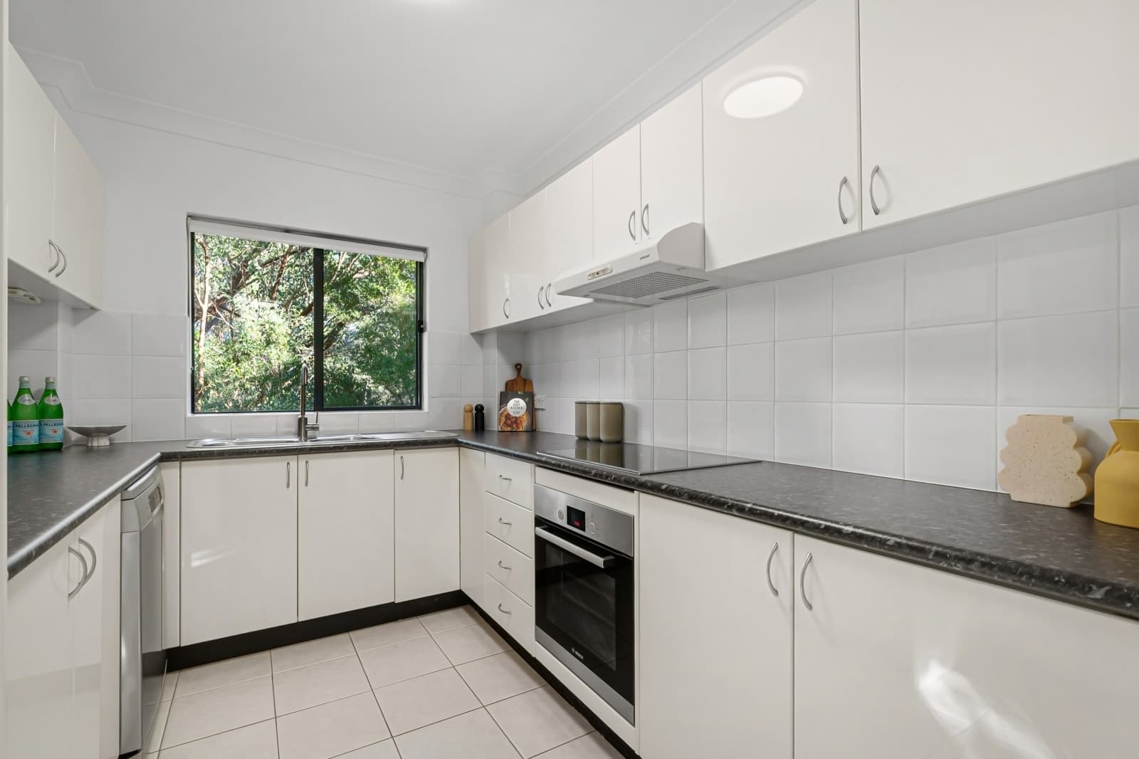 24/6-14 Park Street, SUTHERLAND, Sutherland - Thumbnail 2